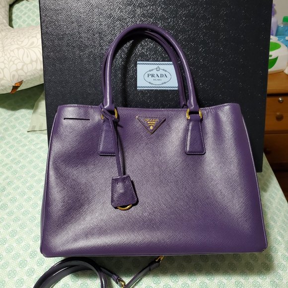 Prada Saffiano Lux - Picture 3 of 9